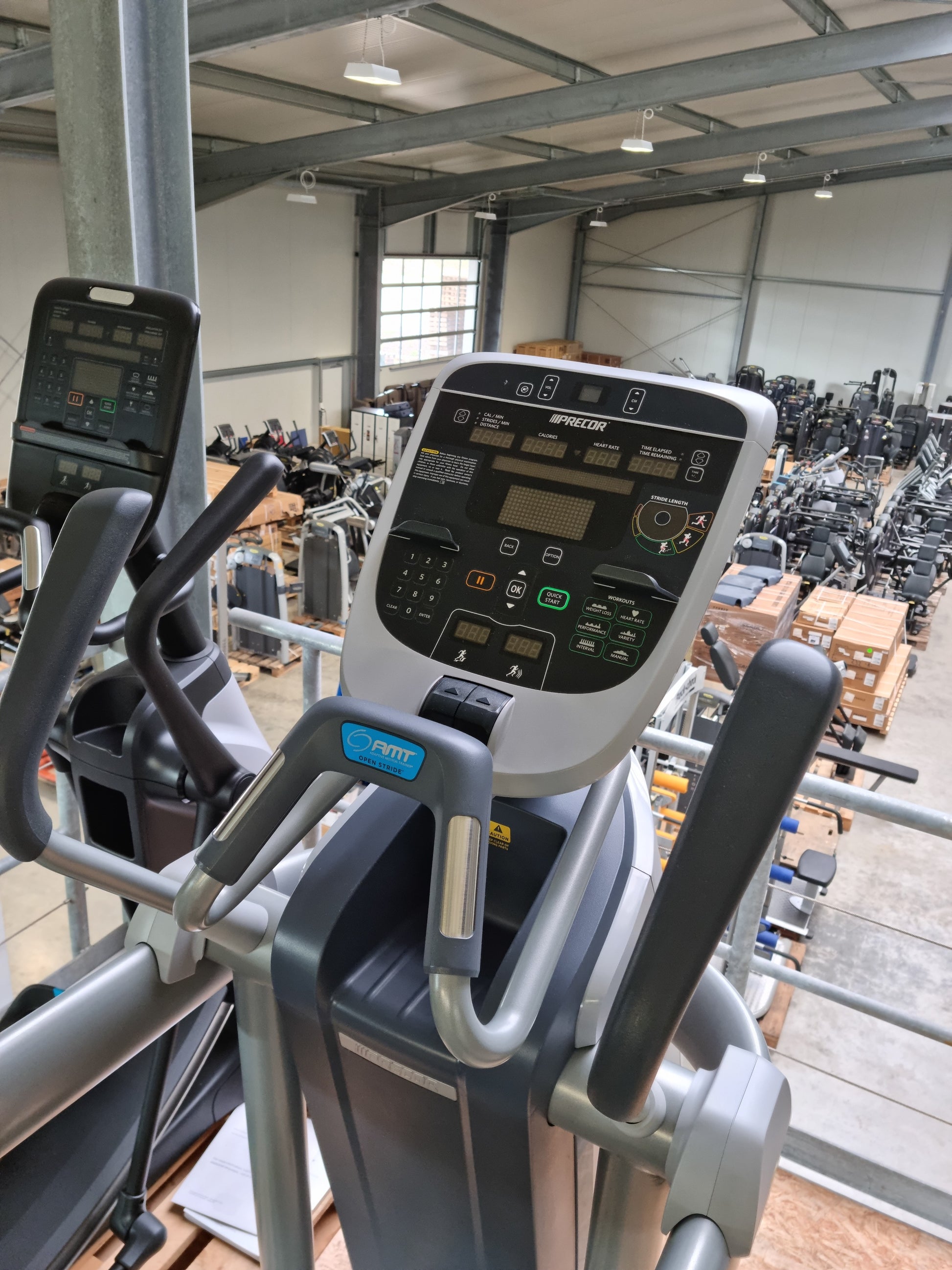 PRECOR AMT 835 Adaptive Motion Cross Trainer Crosser Fitness Studio Gym Sport Fitness-Inserate.de