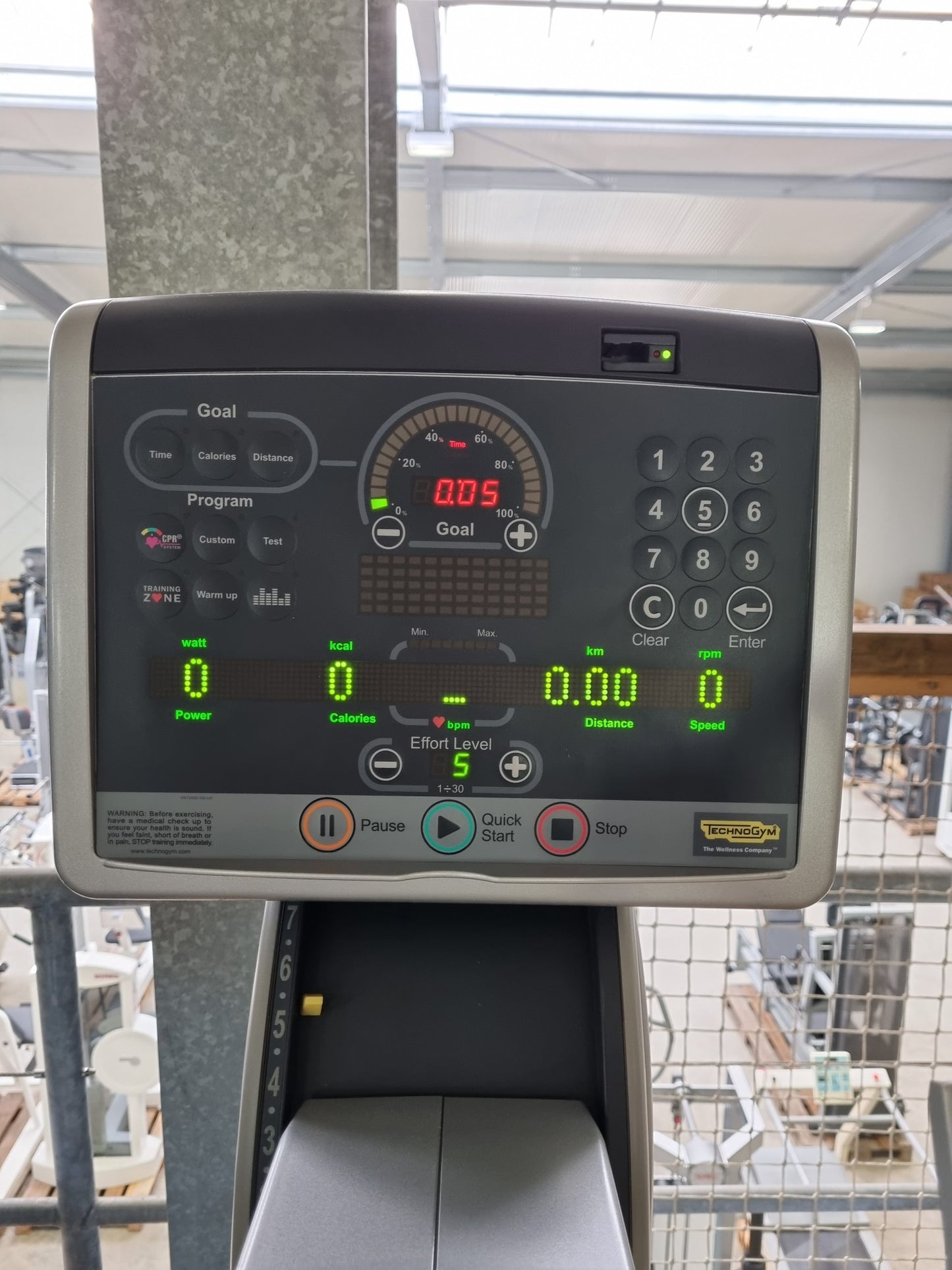 TECHNOGYM Excite 700 LED mit Auffahrrampe Oberkörper Ergometer Fitness Cardio Fitness-Inserate.de