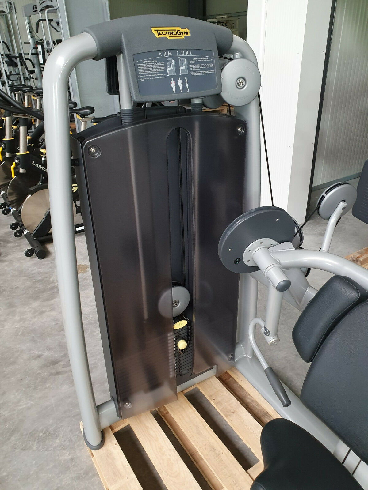 TECHNOGYM Selection Line Arm Curl Bizeps Maschine Oberarm Training Fitness Gym Fitness-Inserate.de