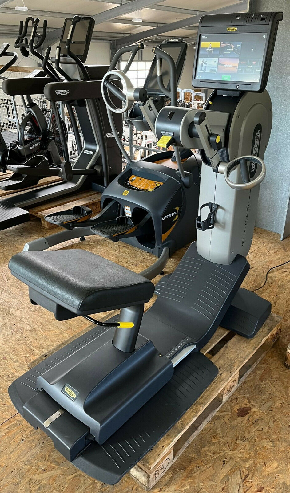 TECHNOGYM Excite 700 Live / Unity TOP Oberkörper Ergometer Fitness Sudio Gym Fitness-Inserate.de
